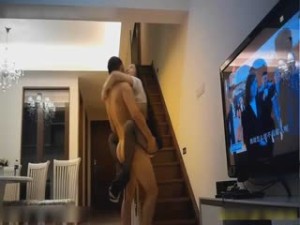 [在线]91有钱大神爆操角色扮演韩小美极品外围女露脸 沙发上