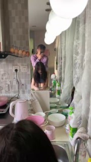 #自拍 #私拍 激情00后小情侣在窗户边啪啪