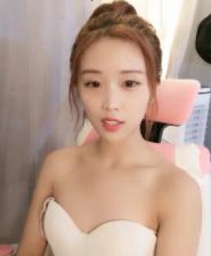 人和声音都很甜美的颜值女主播十分诱人