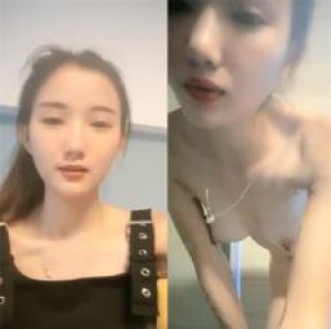 漂亮姐姐洗澡前先来抠抠摸摸开个直播赚外快