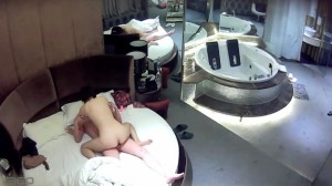 360酒店偷拍按摩浴缸房偷拍很久没做爱饥渴眼镜小哥.