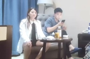 气质型西装御姐大奶翘起臀换上黑丝操逼翘起屁股一下下猛顶搞得浪叫.