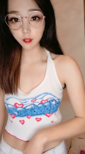 眼镜红唇小姐姐新人诱惑齐逼小短裤扭动细腰超浓密多毛骚逼掰穴近距离特写收缩清晰可见.