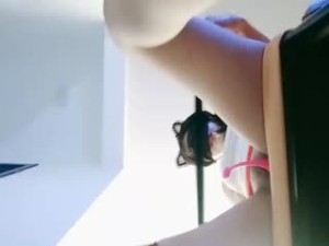 PZ女神和闺蜜互舔骚逼大黑牛自慰